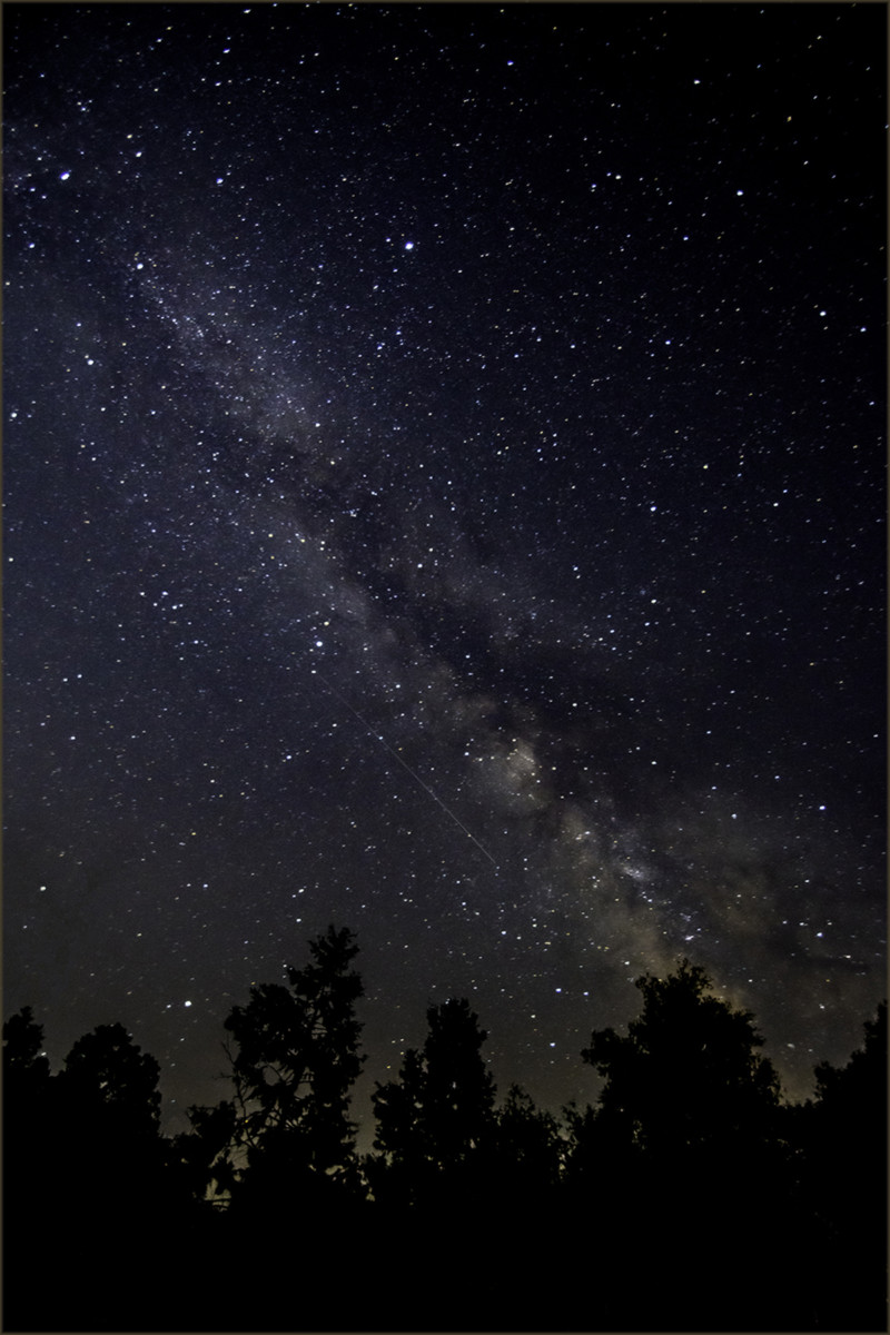 19. Milky Way and Lyrid Meteor